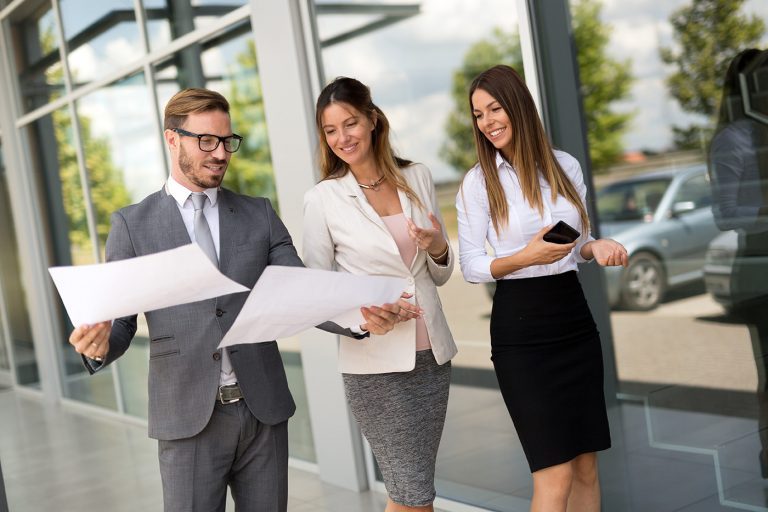 picture-of-business-people-discussing-in-their-P59UCWR-768x512